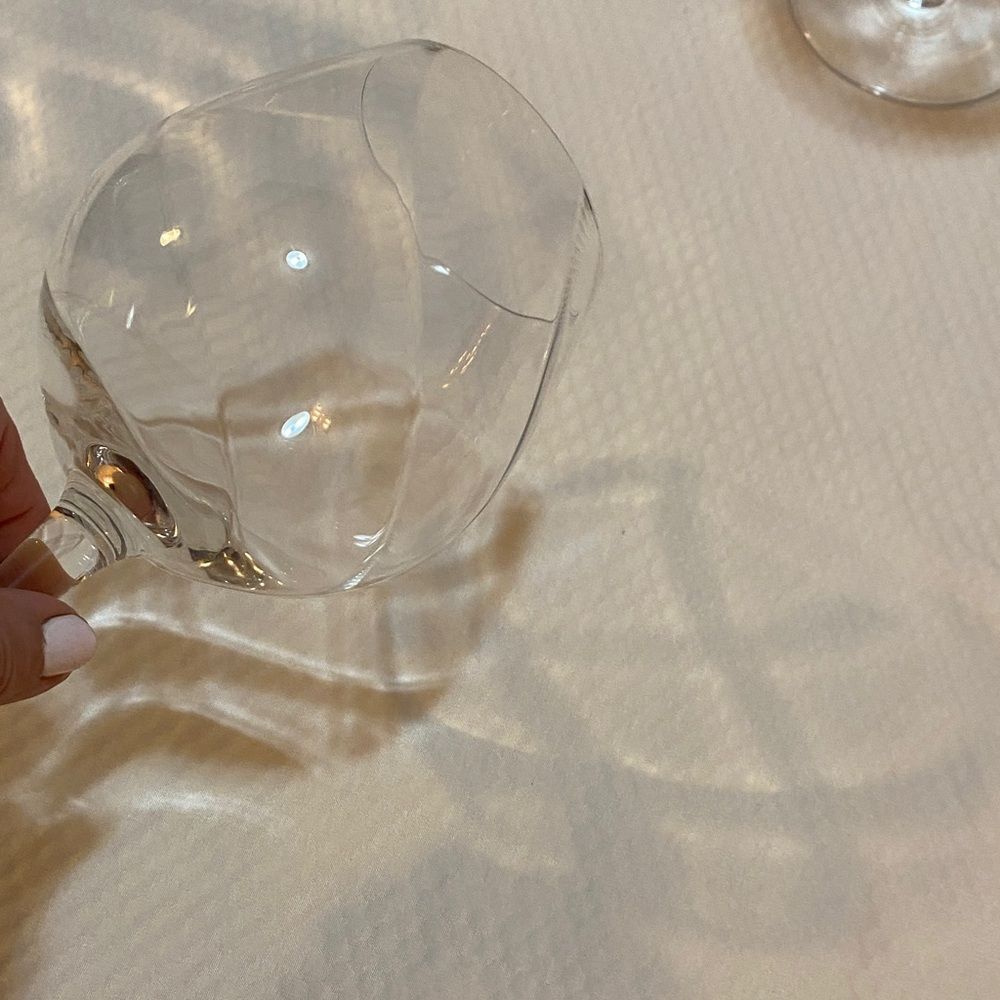 Pier 1 Elegant Swirl Clear Wine Glass Set (4) - Picture 4 of 11